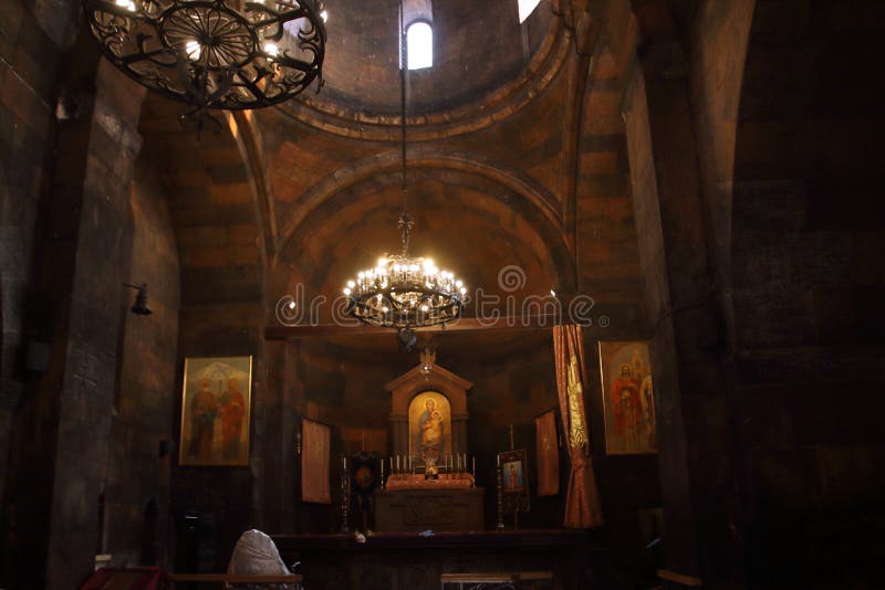 Het binnenland van de kerk van de Heilige Moeder van God, Surb Astvatzatzin, in Khor Virap, Armenië royalty-vrije stock afbeeldingen Het binnenland van de kerk van de Heilige Moeder van God, Surb Astvatzatzin, in Khor Virap, Armenië royalty-vrije stock afbeeldingen
