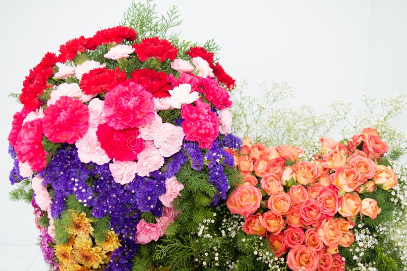 Het bloemboeket op de bloem toont stock afbeelding Het bloemboeket op de bloem toont stock afbeelding