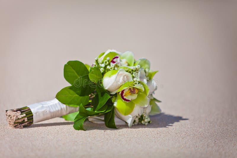 Het Boeket van het huwelijk op het Strand royalty-vrije stock afbeelding Het Boeket van het huwelijk op het Strand royalty-vrije stock afbeelding