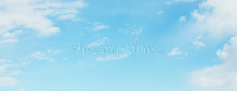 Het brede Behang van de Hoek Blauwe hemel met zachte witte wolken