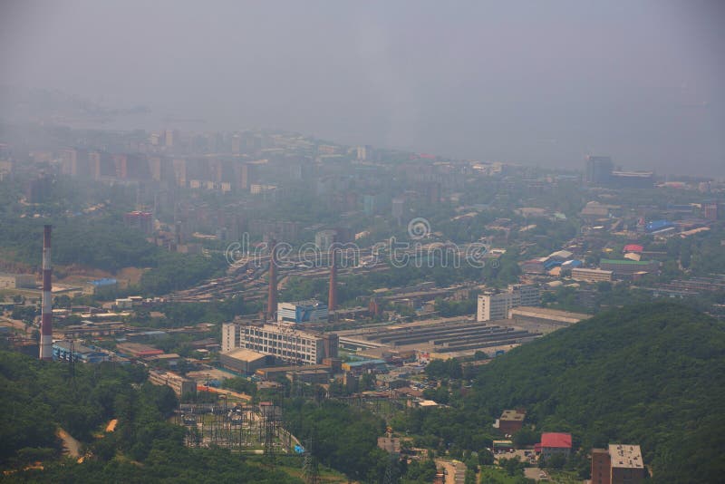 Het centrale die deel van Vladivostok, uit een hoogte wordt genomen stock foto's Het centrale die deel van Vladivostok, uit een hoogte wordt genomen stock foto's