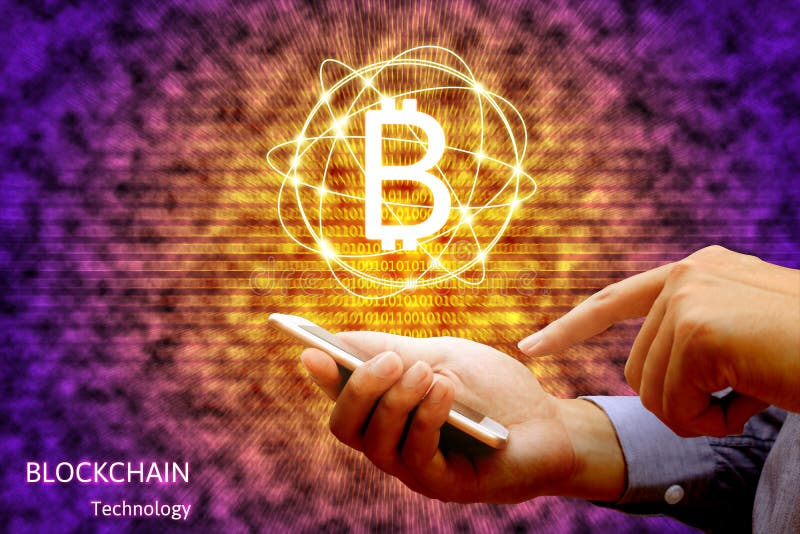 Het concept van de Blockchaintechnologie, smartphone van de Zakenmanholding royalty-vrije stock afbeelding Het concept van de Blockchaintechnologie, smartphone van de Zakenmanholding royalty-vrije stock afbeelding