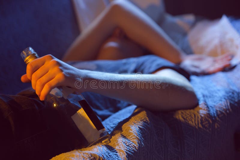 Het concept van de de alcoholverslaving van de tiener royalty-vrije stock afbeelding Het concept van de de alcoholverslaving van de tiener royalty-vrije stock afbeelding