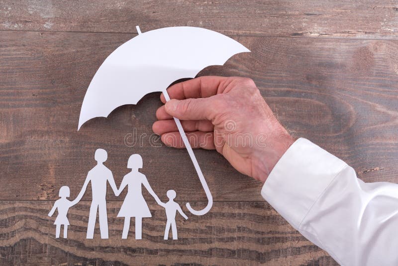 Het concept van de familieverzekering stock afbeeldingen Het concept van de familieverzekering stock afbeeldingen