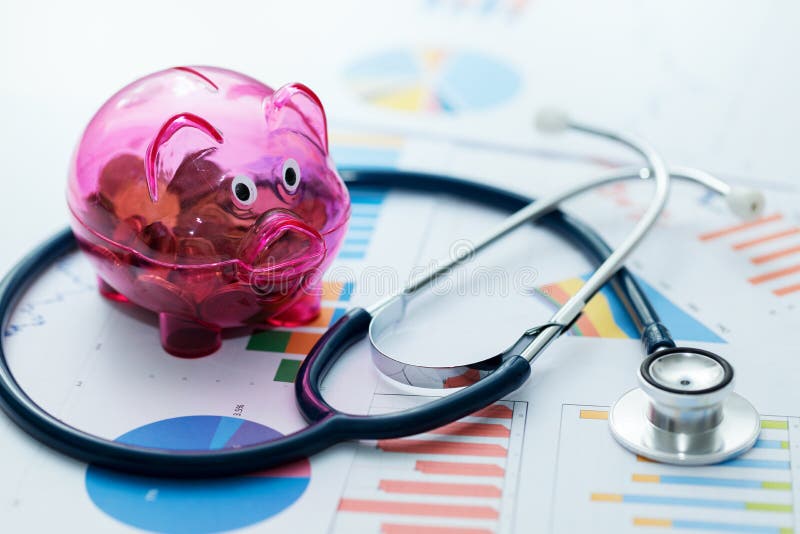 het concept van de gezondheidszorgbegroting - stethoscoop op grafieken royalty-vrije stock afbeelding het concept van de gezondheidszorgbegroting - stethoscoop op grafieken royalty-vrije stock afbeelding