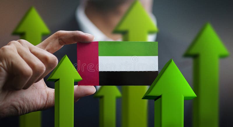 Het Concept van de natiegroei, Groene Omhooggaande Pijlen - Zakenman Holding Car stock foto Het Concept van de natiegroei, Groene Omhooggaande Pijlen - Zakenman Holding Car stock foto