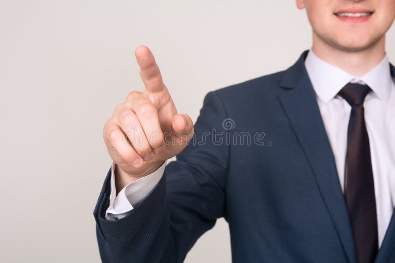 Het de hand duwende scherm van de close-upzakenman op lichte achtergrond stock afbeelding Het de hand duwende scherm van de close-upzakenman op lichte achtergrond stock afbeelding
