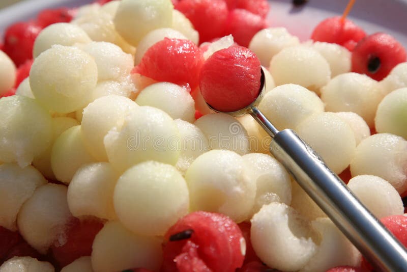 Het dessertballen van de meloen en van de watermeloen royalty-vrije stock afbeeldingen Het dessertballen van de meloen en van de watermeloen royalty-vrije stock afbeeldingen