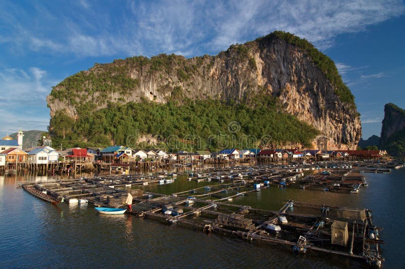 Vissersdorp op het eiland Panyi, Phang-nga, Thailand royalty-vrije stock afbeeldingen