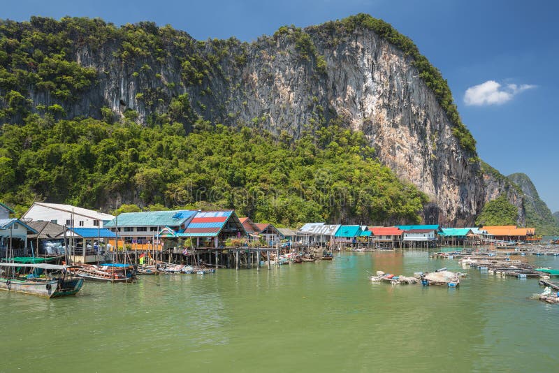 Het dorp van Kopanyi Koh Panyee royalty-vrije stock foto Het dorp van Kopanyi Koh Panyee royalty-vrije stock foto