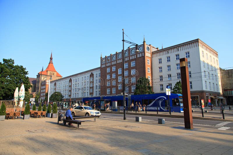 Het Einde van de Langestraat in Rostock met Tram royalty-vrije stock foto's Het Einde van de Langestraat in Rostock met Tram royalty-vrije stock foto's