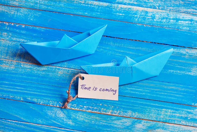 Het etiket met de Woordentijd komt Document Boot met een teken stock fotografie