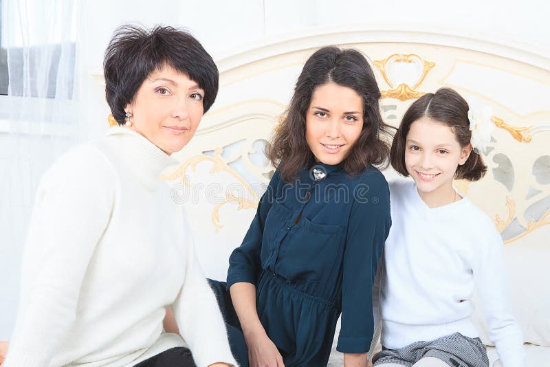 Het familieportret van meerdere generaties royalty-vrije stock fotografie Het familieportret van meerdere generaties royalty-vrije stock fotografie