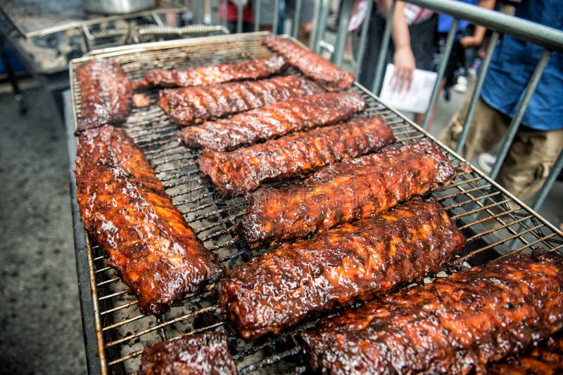 Het Festival van het de straatvoedsel van varkensvleesribben en BBQ