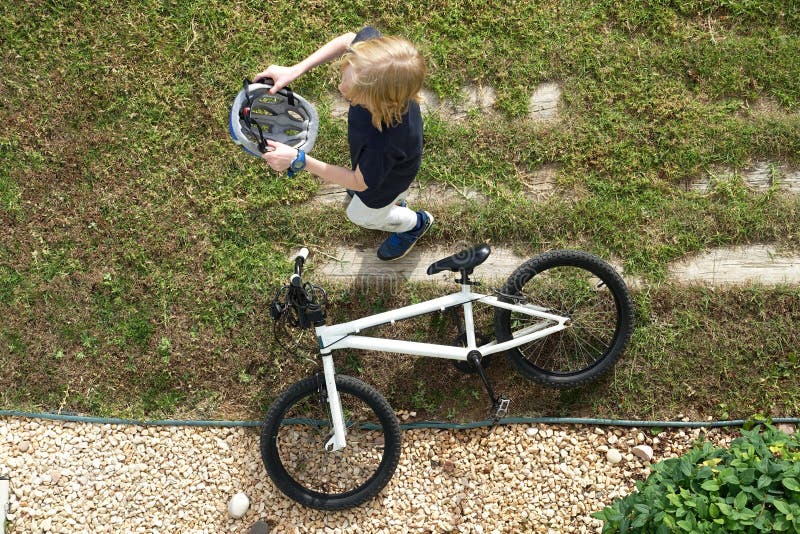 Het gaan voor een fietsrit stock afbeelding