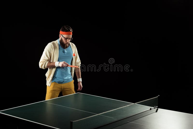 het gebaarde tennisspeler praktizeren in tennis stock afbeelding het gebaarde tennisspeler praktizeren in tennis stock afbeelding