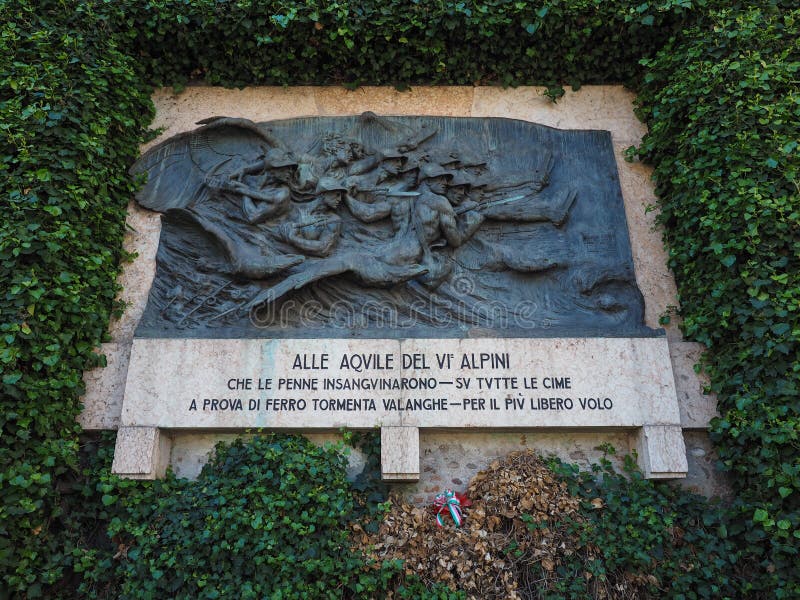 Het gedenkteken van de Alpinioorlog in Verona royalty-vrije stock afbeeldingen Het gedenkteken van de Alpinioorlog in Verona royalty-vrije stock afbeeldingen