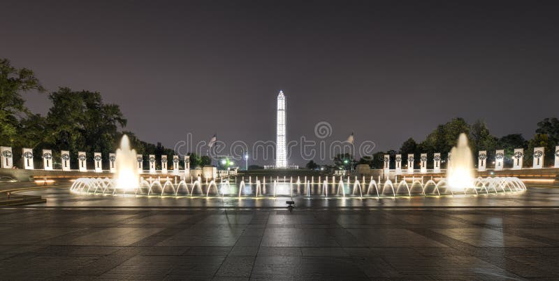 Het Gedenkteken van de Wereldoorlog II bij nacht stock foto Het Gedenkteken van de Wereldoorlog II bij nacht stock foto