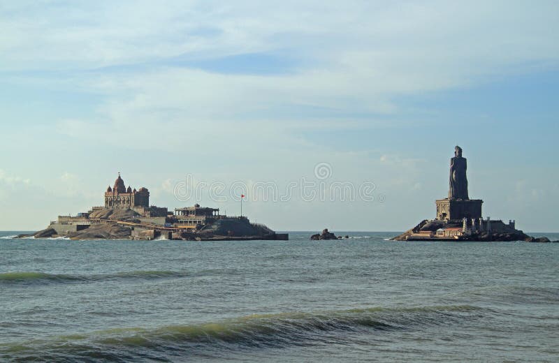 Het gedenkteken van Swamivivekananda rock en Thiruvalluvar-standbeeldeiland royalty-vrije stock foto Het gedenkteken van Swamivivekananda rock en Thiruvalluvar-standbeeldeiland royalty-vrije stock foto