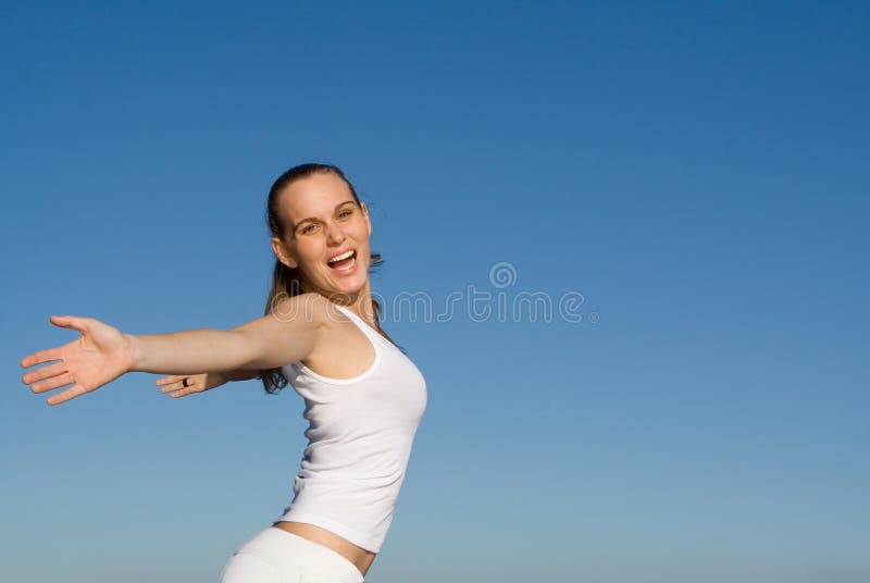 Gelukkige vrouw die aan het sporten is stock foto's