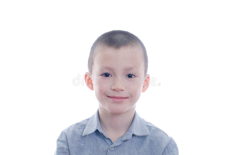 Het glimlachen Jongensportret op Witte Achtergrond wordt geïsoleerd die gelukkinderjaren voor leuk aanbiddelijk kindgezicht stock afbeelding Het glimlachen Jongensportret op Witte Achtergrond wordt geïsoleerd die gelukkinderjaren voor leuk aanbiddelijk kindgezicht stock afbeelding