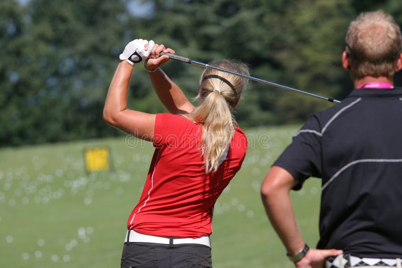 Het golfschommeling van de dame royalty-vrije stock afbeeldingen Het golfschommeling van de dame royalty-vrije stock afbeeldingen