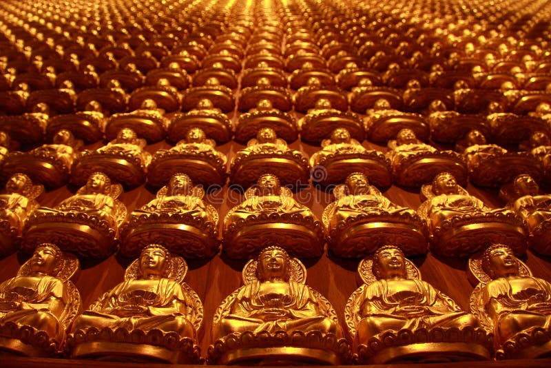 Het gouden Chinese beeld van Boedha