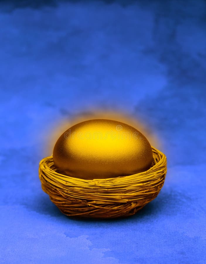 Het gouden Ei van het Nest royalty-vrije stock foto's Het gouden Ei van het Nest royalty-vrije stock foto's