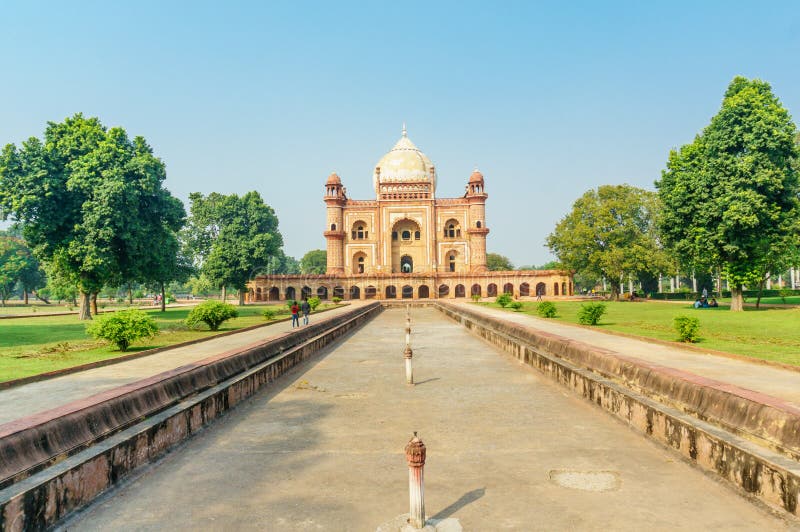 Het graf en het klusjes bagh tuinen van Humayun in Delhi stock foto's Het graf en het klusjes bagh tuinen van Humayun in Delhi stock foto's