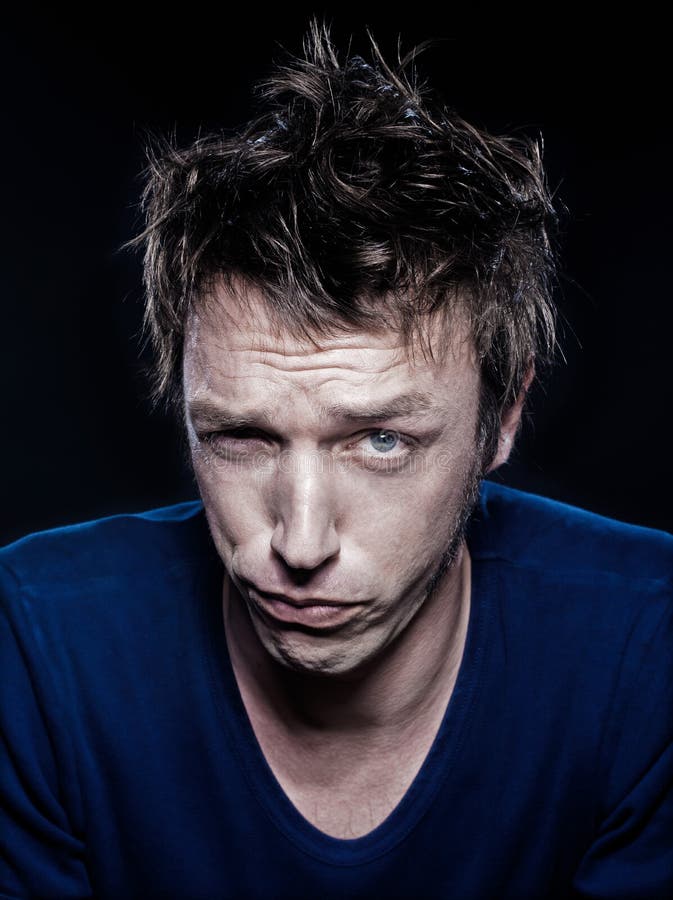 Het grappige twijfelachtig fronsen van het Portret van de Mens stock foto's Het grappige twijfelachtig fronsen van het Portret van de Mens stock foto's