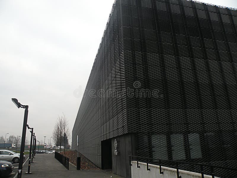 Het gras en de treden van Katowice Polen van het Congrescentrum stock foto Het gras en de treden van Katowice Polen van het Congrescentrum stock foto