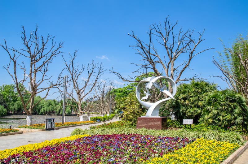 Het groene Meerpark dat ook als Cui Hu Park wordt bekend is één van de mooiste parken in Kunming-stad royalty-vrije stock foto's Het groene Meerpark dat ook als Cui Hu Park wordt bekend is één van de mooiste parken in Kunming-stad royalty-vrije stock foto's