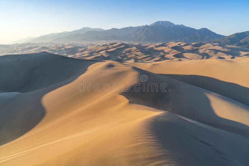 Het grote nationale park van het zandduin bij zonsondergang, Colorado, de V.S. stock fotografie Het grote nationale park van het zandduin bij zonsondergang, Colorado, de V.S. stock fotografie