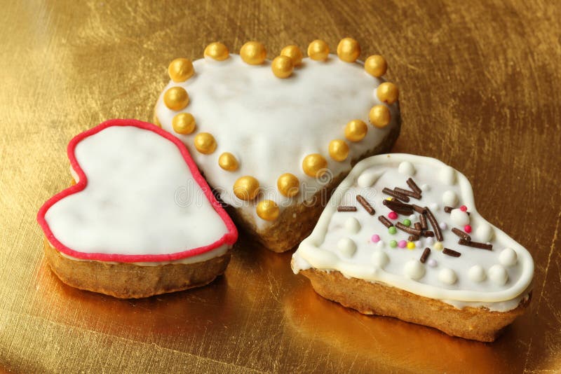 Het hartkoekjes van de Kerstmispeperkoek royalty-vrije stock afbeeldingen Het hartkoekjes van de Kerstmispeperkoek royalty-vrije stock afbeeldingen