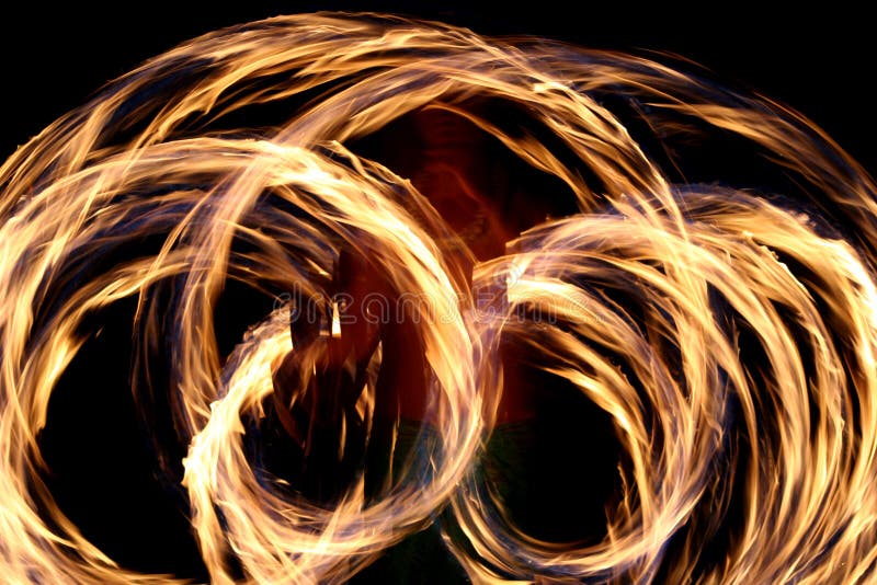 Het Hawaiiaanse brand dansen stock foto Het Hawaiiaanse brand dansen stock foto