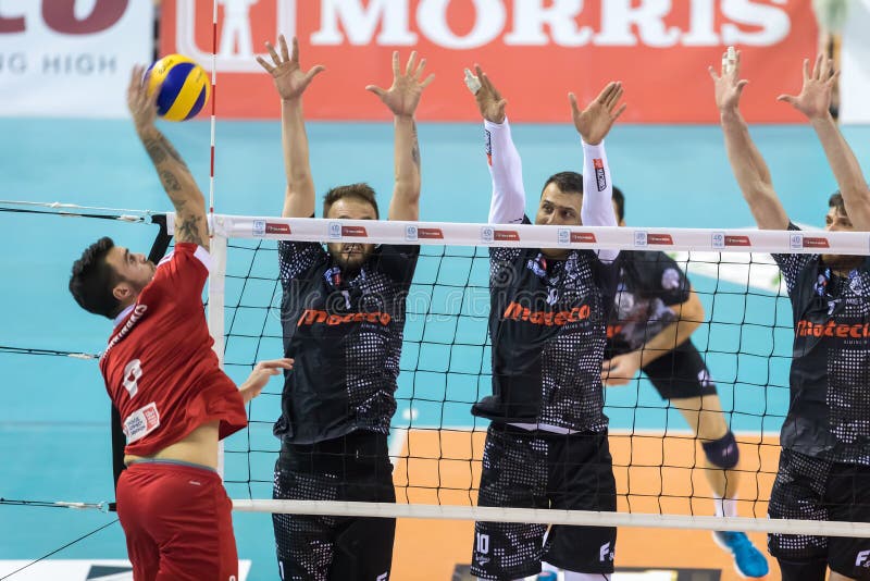Het Helleense spel Paok van de Volleyballliga versus Olympiacos royalty-vrije stock foto Het Helleense spel Paok van de Volleyballliga versus Olympiacos royalty-vrije stock foto