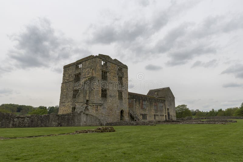 Het Helmsleykasteel, Helmsley, North Yorkshire legt, North Yorkshire, Engeland vast stock foto Het Helmsleykasteel, Helmsley, North Yorkshire legt, North Yorkshire, Engeland vast stock foto
