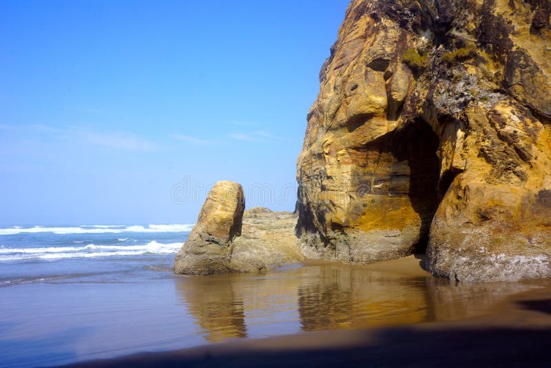 Het Hol van het omhelzingspunt, de Kust van Oregon stock fotografie Het Hol van het omhelzingspunt, de Kust van Oregon stock fotografie