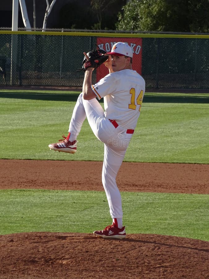 2019 het Honkbal van Chaparral Firebird versus Corona del Sol Aztecs royalty-vrije stock foto 2019 het Honkbal van Chaparral Firebird versus Corona del Sol Aztecs royalty-vrije stock foto