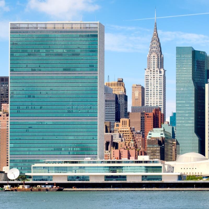Het Hoofdkwartier die van de Verenigde Naties uit het stadscentrum Manhattan inbouwen stock foto's Het Hoofdkwartier die van de Verenigde Naties uit het stadscentrum Manhattan inbouwen stock foto's