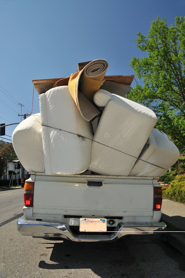 Het hoogtepunt van de vrachtwagen van meubilair stock foto Het hoogtepunt van de vrachtwagen van meubilair stock foto
