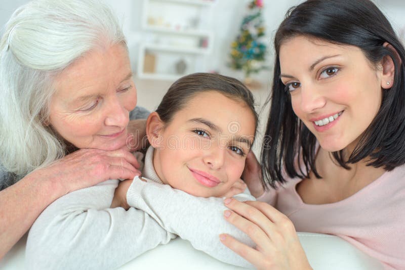 Het horizontale portret van de menings vrouwelijke multigeneratie stock foto's Het horizontale portret van de menings vrouwelijke multigeneratie stock foto's