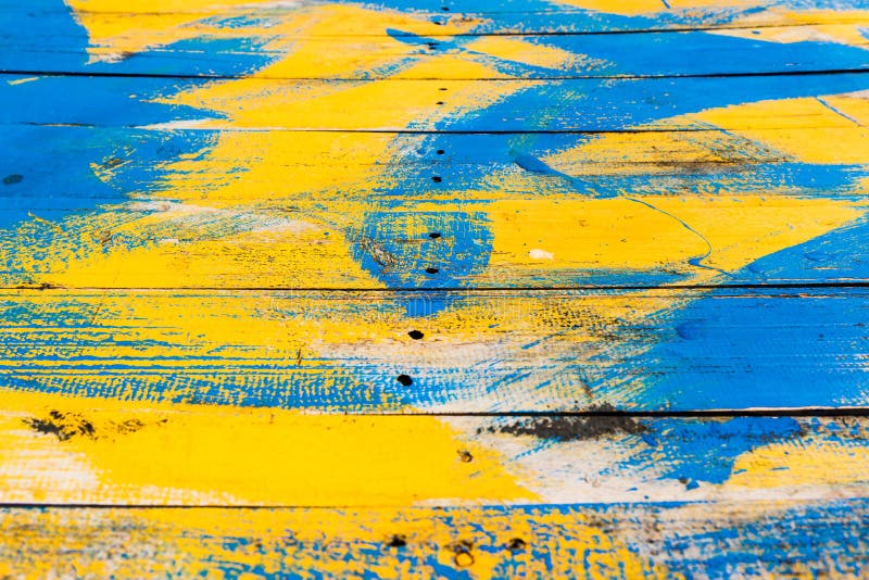 Het hout werd afgevoerd in geel en blauw