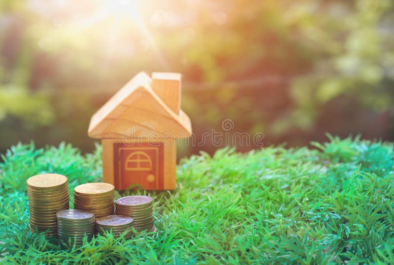 Het houten raadsel wacht om huisvorm voor het huis van de bouwstijldroom of gelukkig het levensconcept voor bezit te vervullen, royalty-vrije stock afbeelding Het houten raadsel wacht om huisvorm voor het huis van de bouwstijldroom of gelukkig het levensconcept voor bezit te vervullen, royalty-vrije stock afbeelding