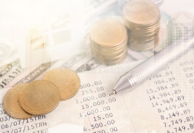 Het huis van de bedrijfsreclamefamilie concept en het groeien stapelmuntstuk royalty-vrije stock afbeelding Het huis van de bedrijfsreclamefamilie concept en het groeien stapelmuntstuk royalty-vrije stock afbeelding