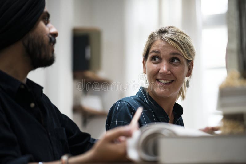 Het huwelijksdag van de bruid en van de bruidegom royalty-vrije stock fotografie Het huwelijksdag van de bruid en van de bruidegom royalty-vrije stock fotografie