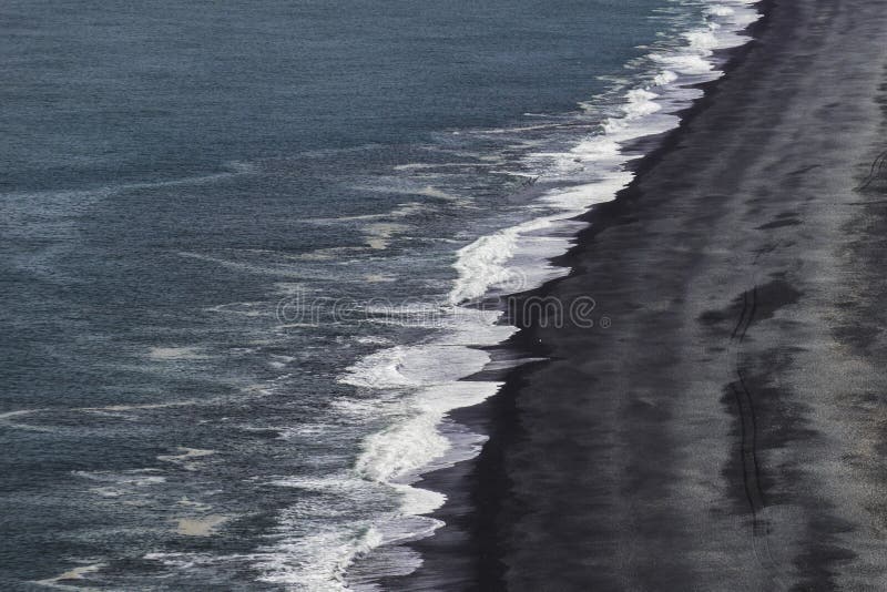Het Iconische Zwarte Strand van Zuid-IJsland royalty-vrije stock afbeeldingen Het Iconische Zwarte Strand van Zuid-IJsland royalty-vrije stock afbeeldingen