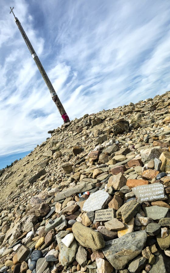 Het ijzerkruis riep cruz DE Hierro langs de manier van St James, Spanje stock afbeelding Het ijzerkruis riep cruz DE Hierro langs de manier van St James, Spanje stock afbeelding