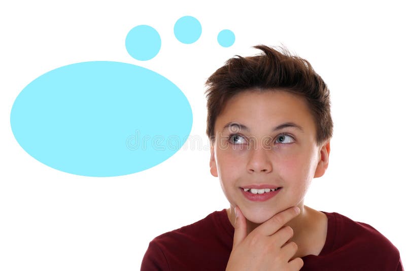 Het jonge tienerjongen denken met denkt bel en copyspace stock afbeeldingen Het jonge tienerjongen denken met denkt bel en copyspace stock afbeeldingen