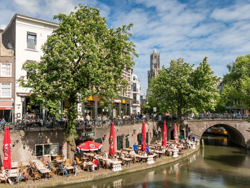 Het kanaal van Dom Tower en Oudegracht-in Utrecht, Nederland